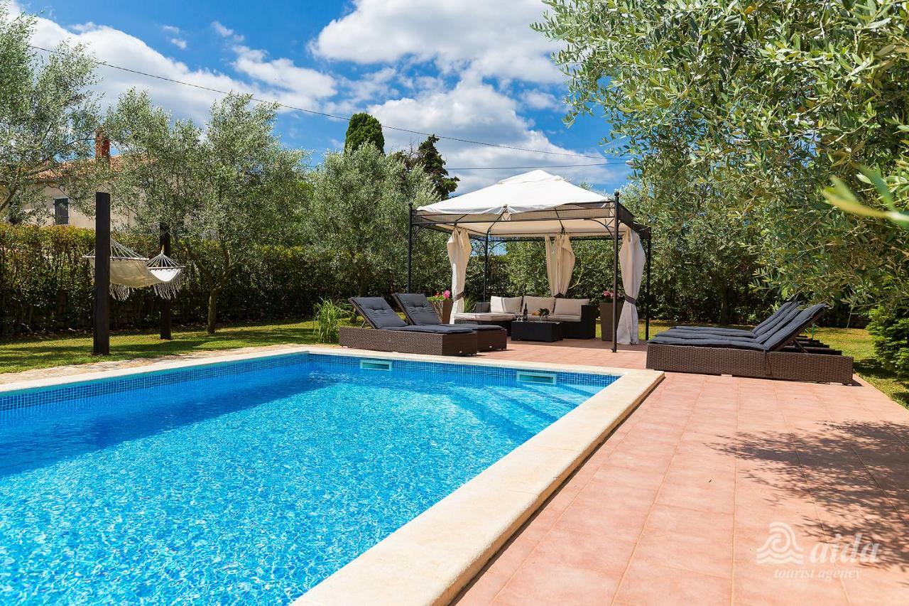 Family Vacation Villa Žbandaj Eksteriør billede