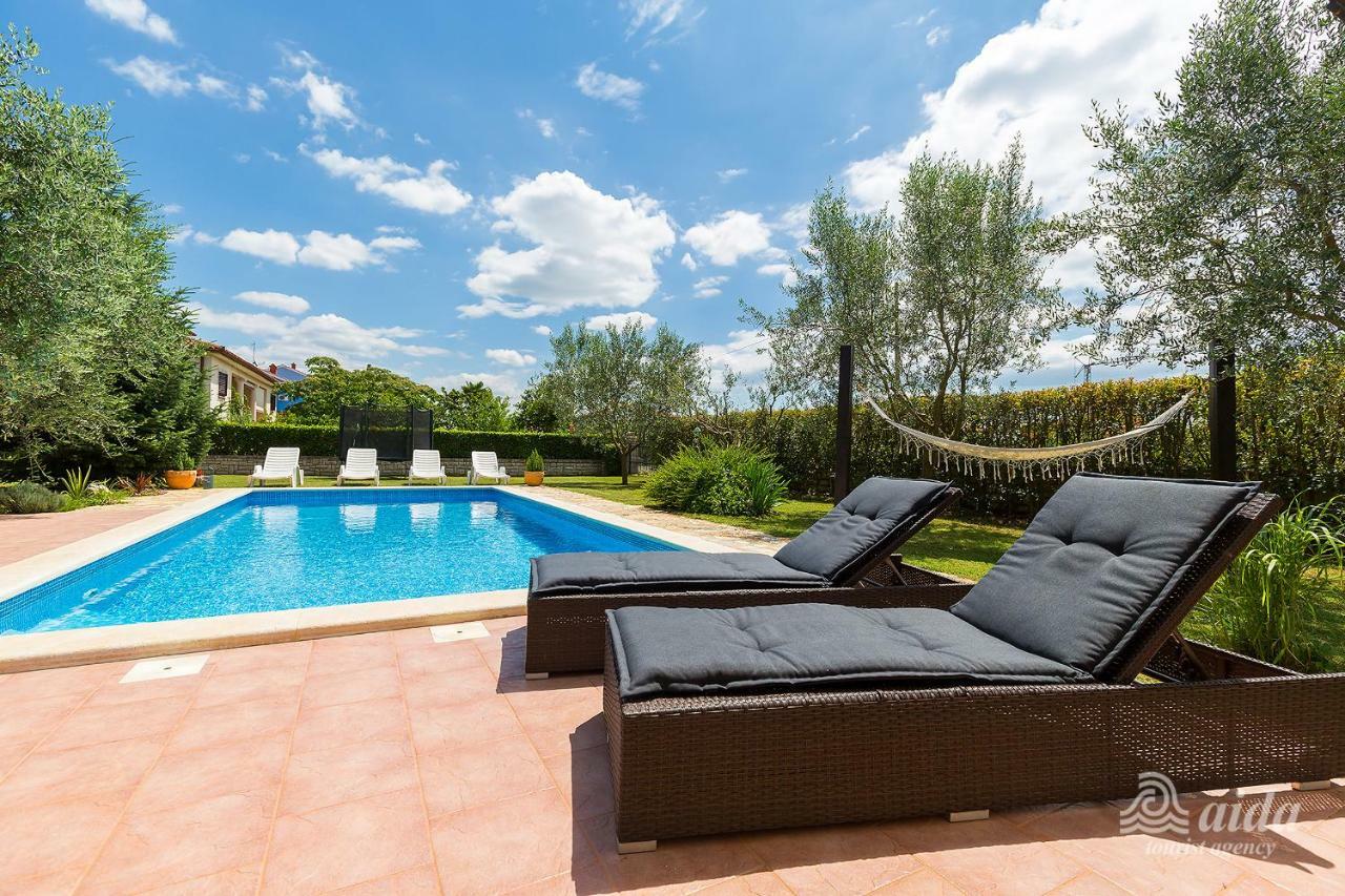 Family Vacation Villa Žbandaj Eksteriør billede